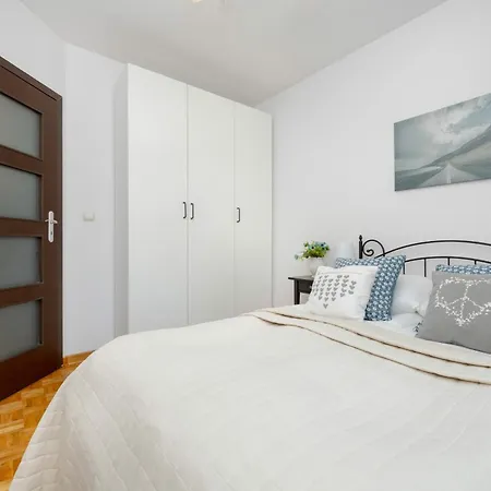 Bukowinska With Balcony And Parking And Swimming Pool By Renters 바르샤바