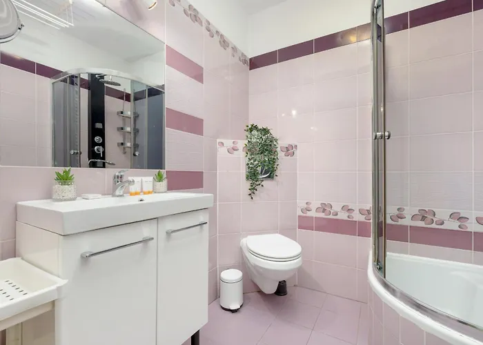 Bukowinska With Balcony And Parking And Swimming Pool By Renters Warszawa