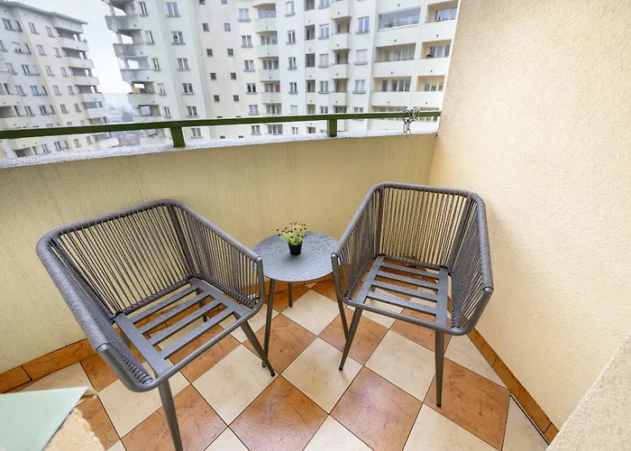 Bukowinska With Balcony And Parking And Swimming Pool By Renters * Warszawa