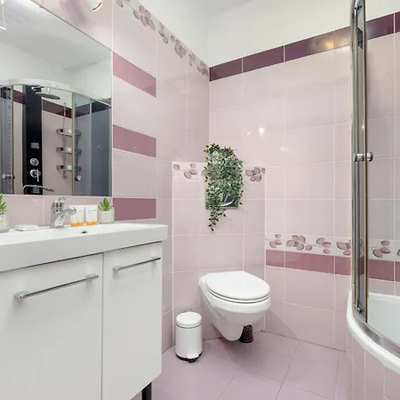 Bukowinska With Balcony And Parking And Swimming Pool By Renters Warsaw