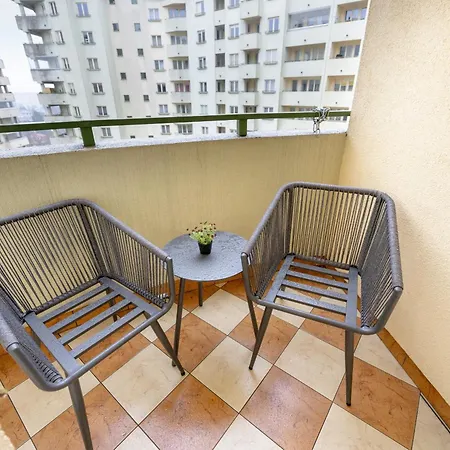 Bukowinska With Balcony And Parking And Swimming Pool By Renters * ワルシャワ